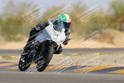 media/Nov-05-2022-SoCal Trackdays (Sat) [[f8d9b725ab]]/Turn 2 (1120am)/